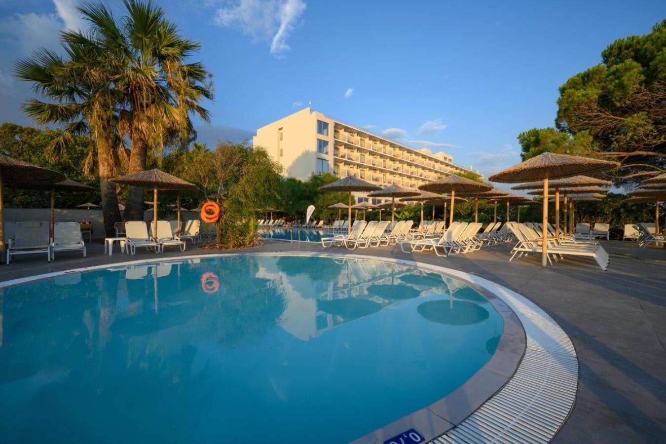 Ninos Grand Beach Resort Kastrosikia Esterno foto