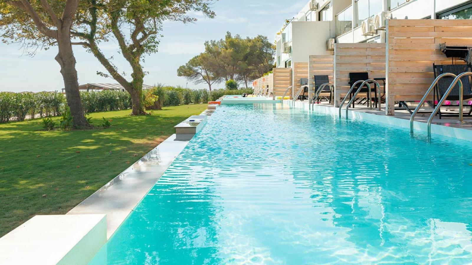 Ninos Grand Beach Resort Kastrosikia Esterno foto
