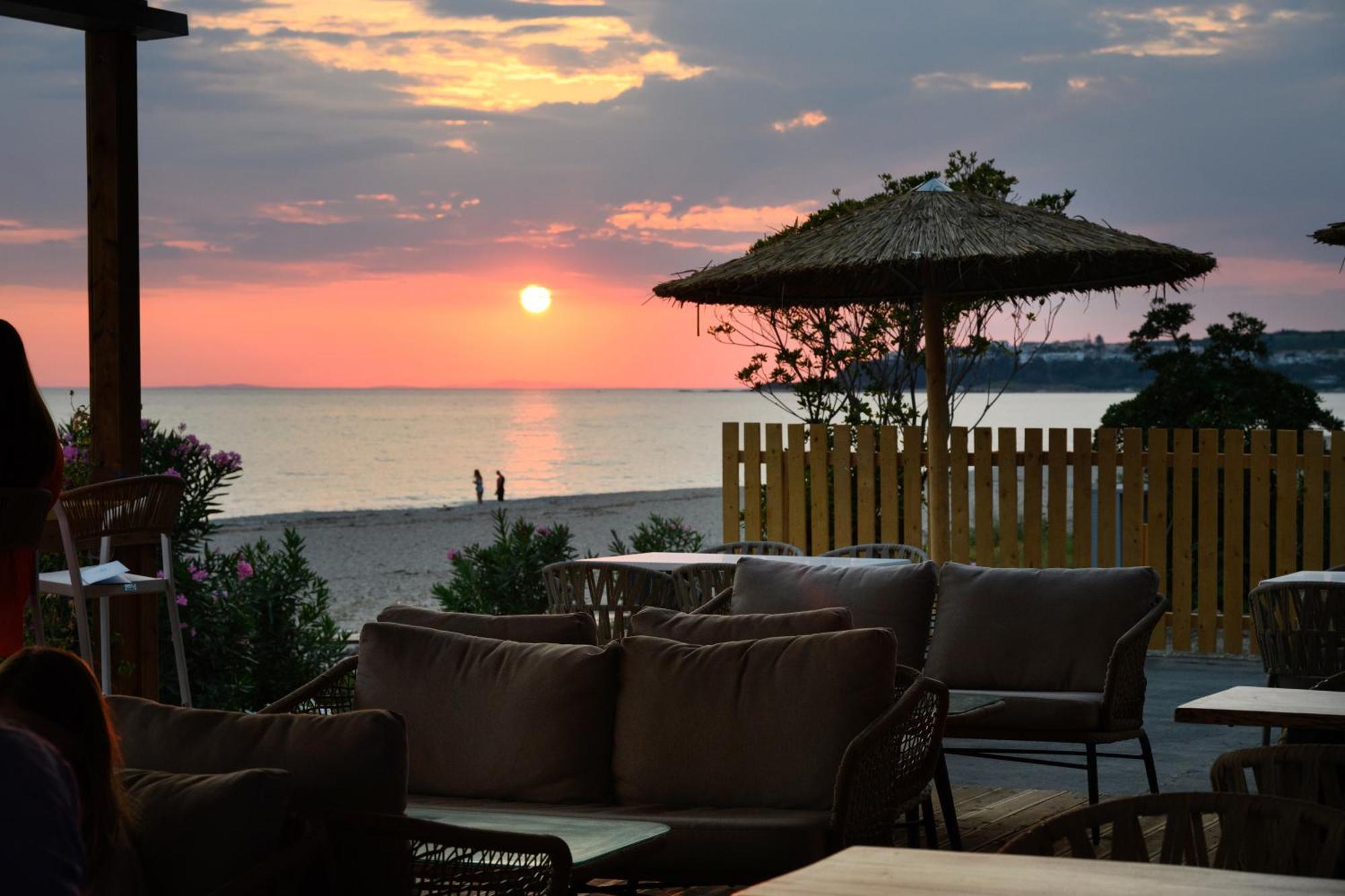 Ninos Grand Beach Resort Kastrosikia Esterno foto