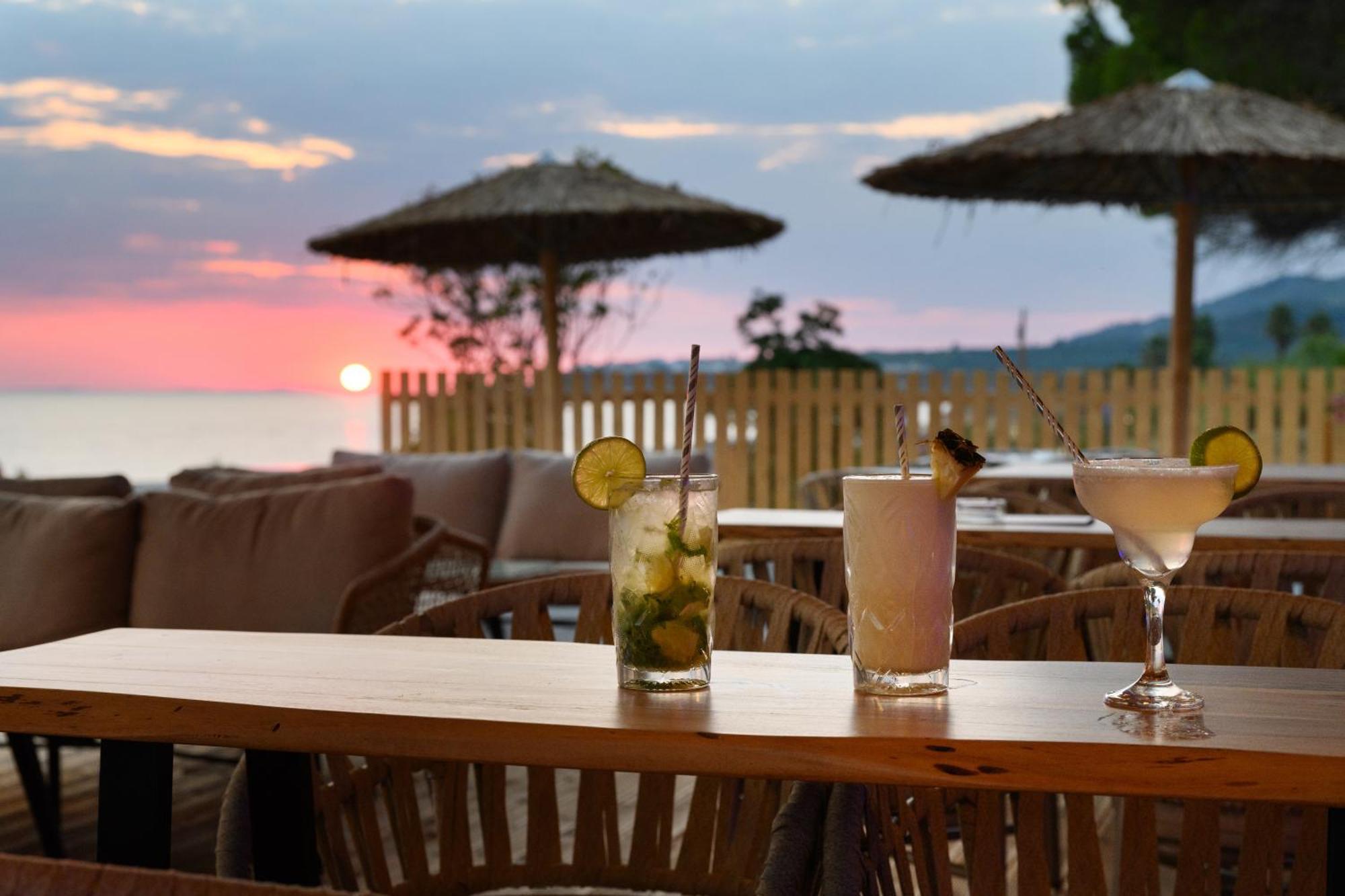 Ninos Grand Beach Resort Kastrosikia Esterno foto
