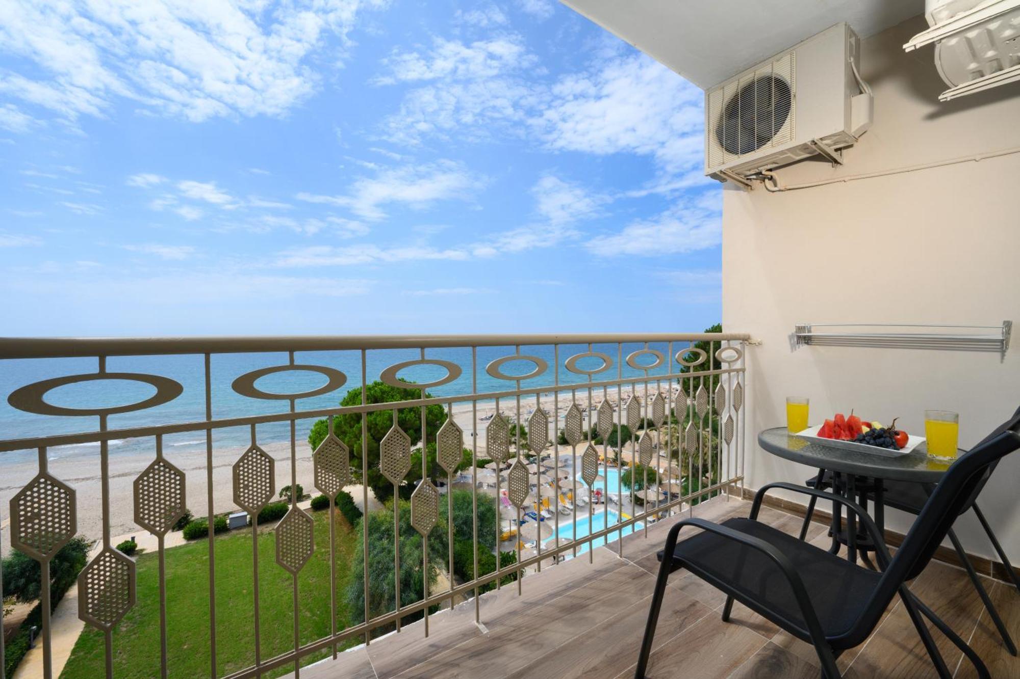 Ninos Grand Beach Resort Kastrosikia Esterno foto